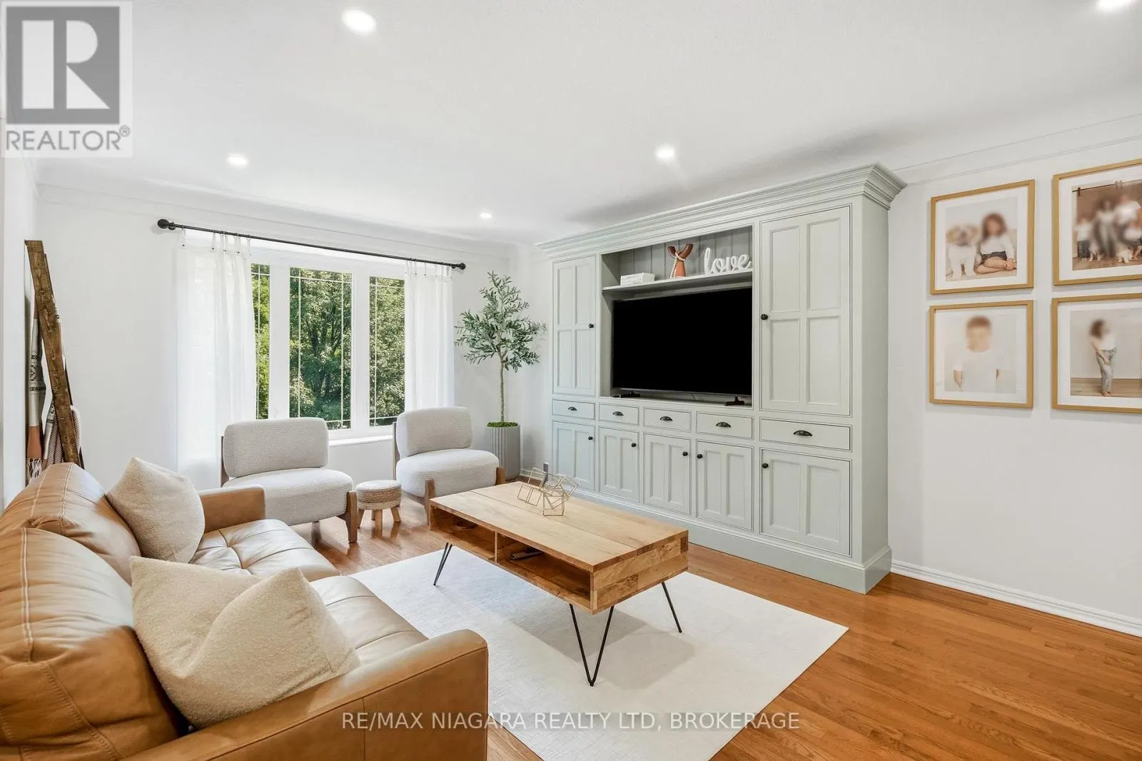 25 BERKHOUT TERRACE