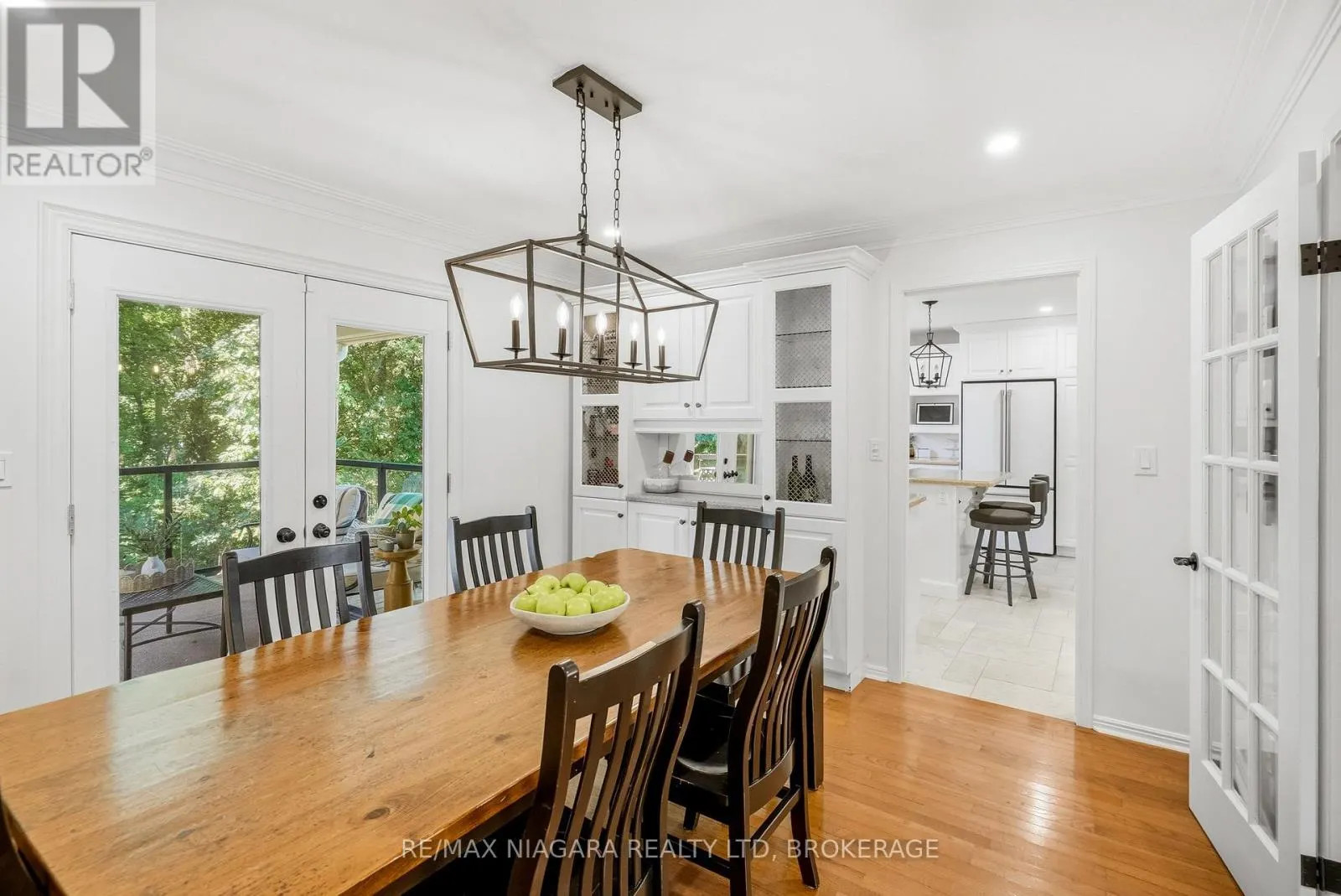 25 BERKHOUT TERRACE