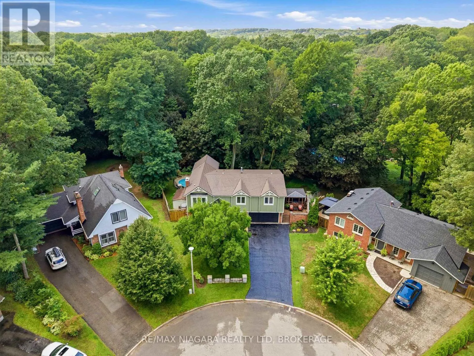 25 BERKHOUT TERRACE