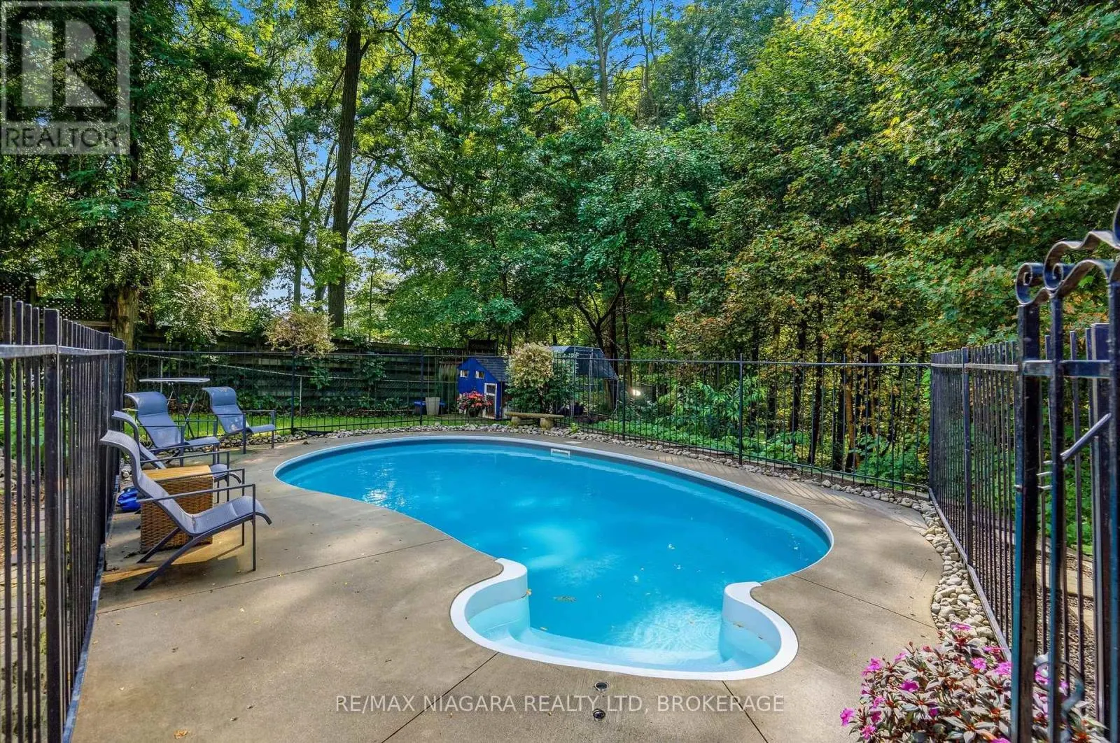 25 BERKHOUT TERRACE