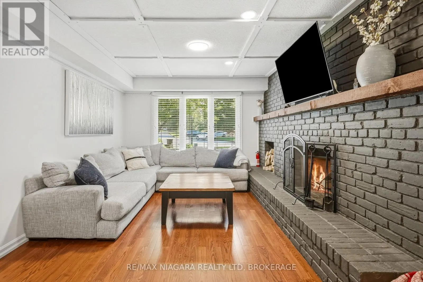 25 BERKHOUT TERRACE