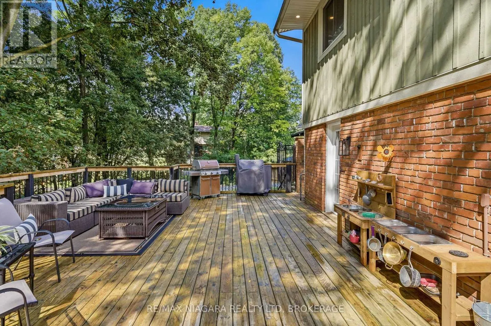 25 BERKHOUT TERRACE