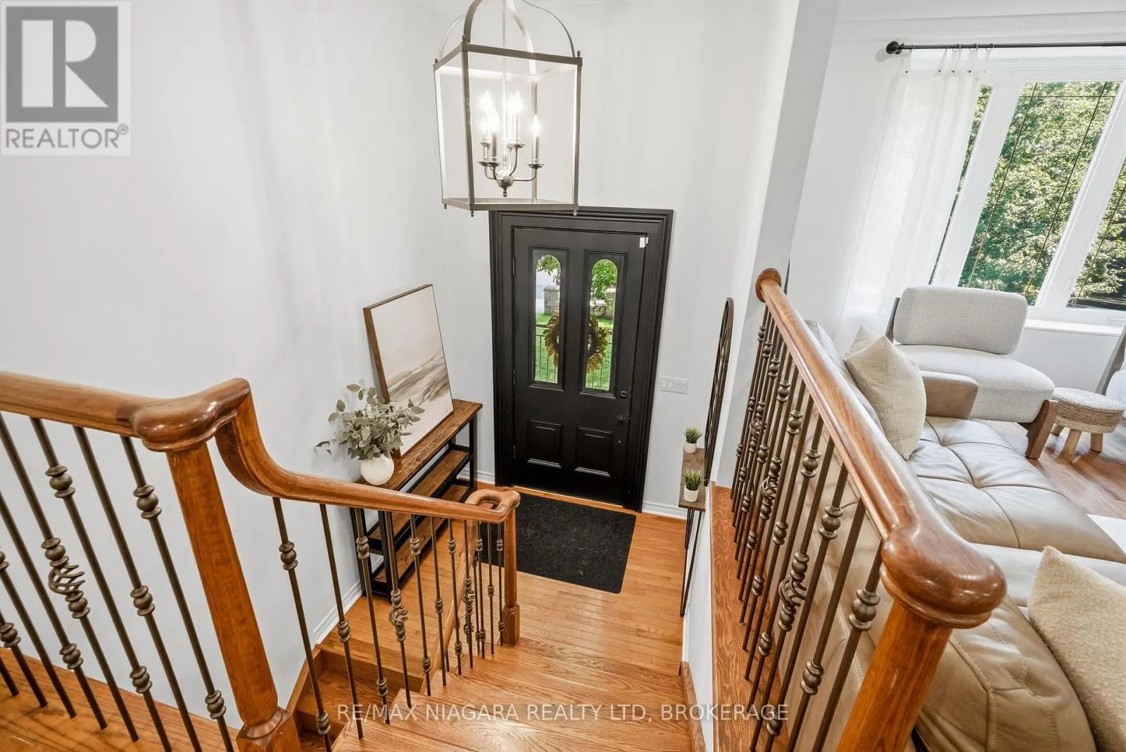 25 BERKHOUT TERRACE