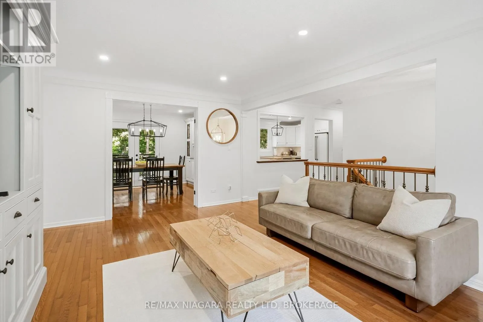 25 BERKHOUT TERRACE