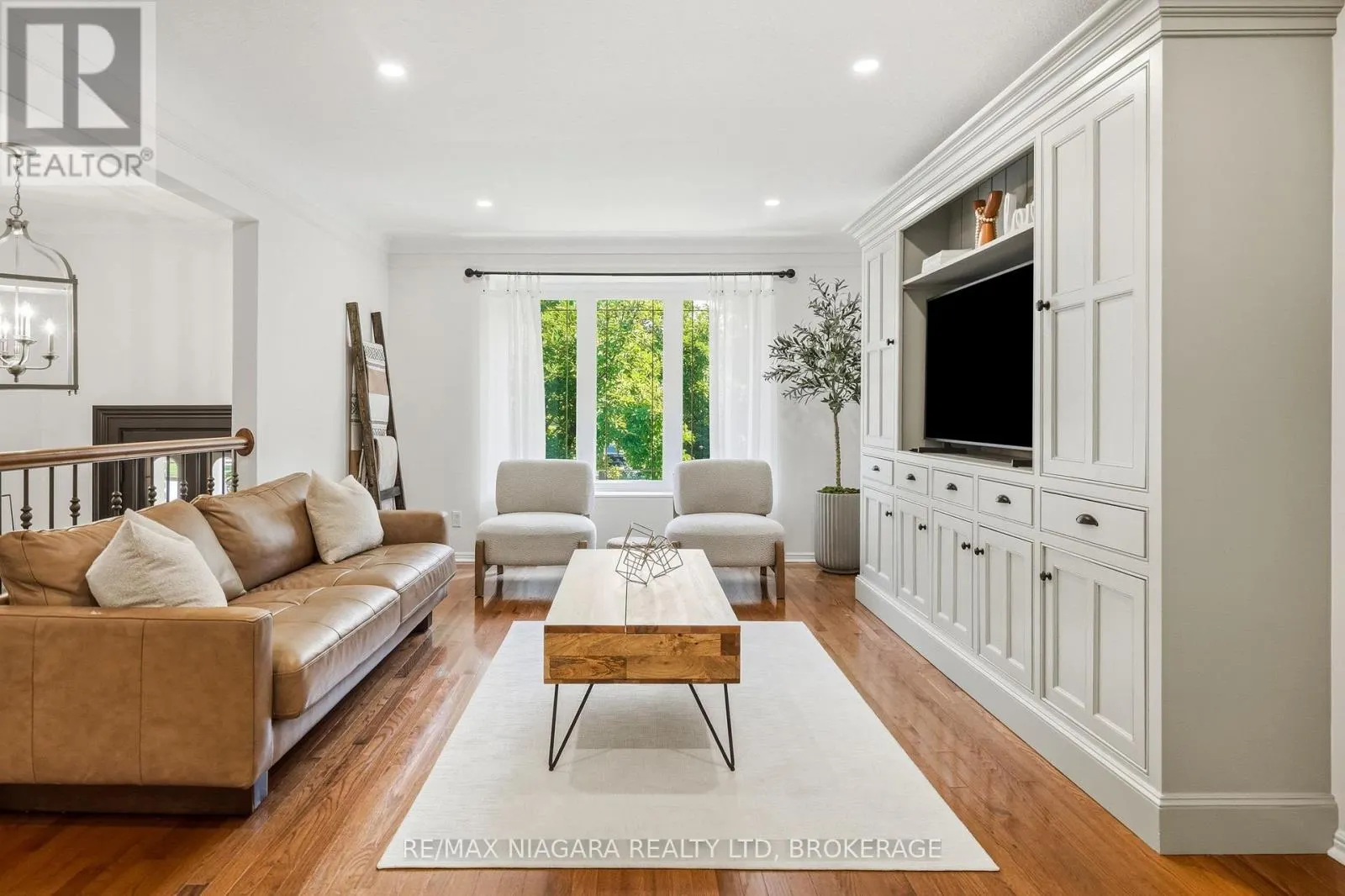 25 BERKHOUT TERRACE