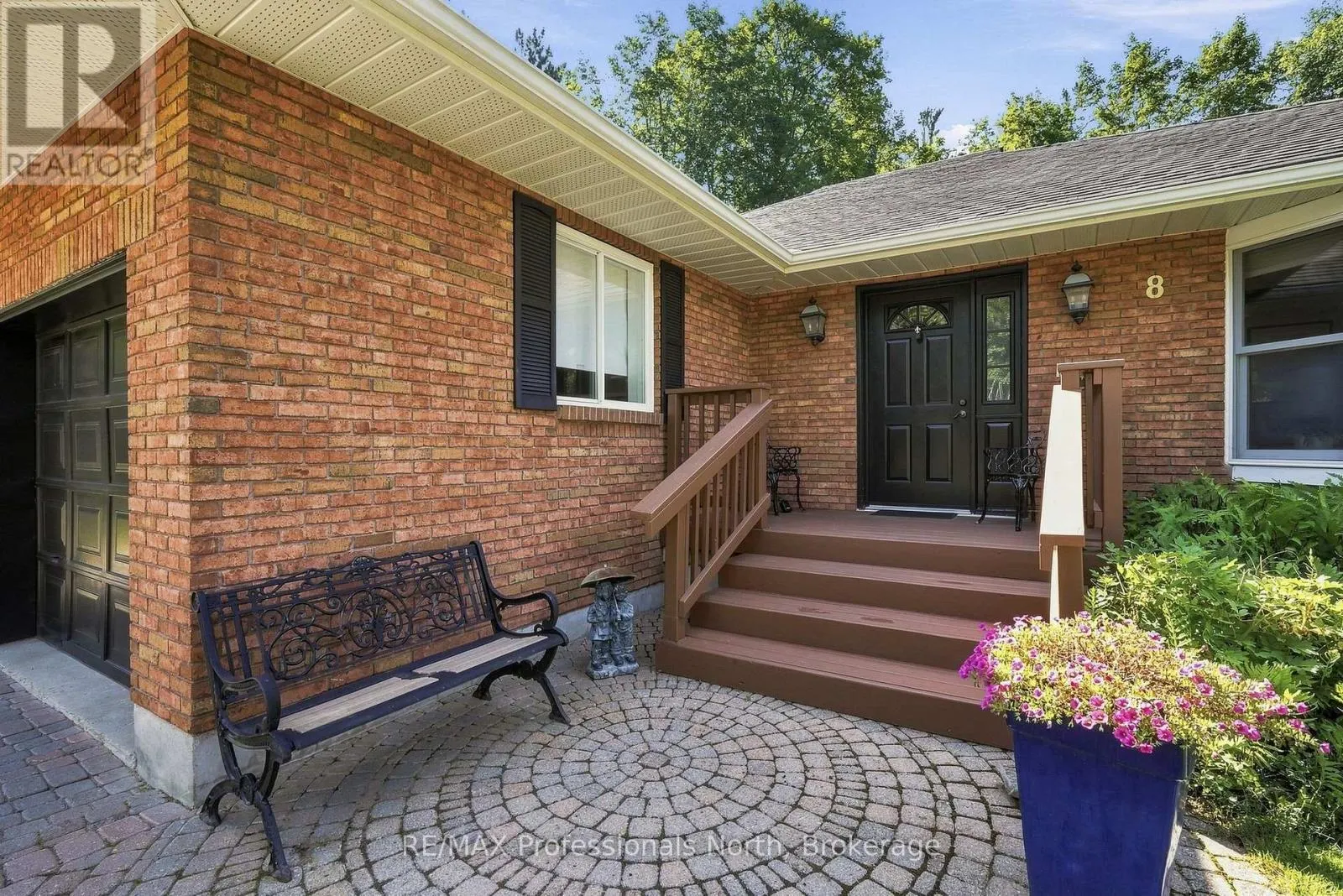 8 PALMER COURT