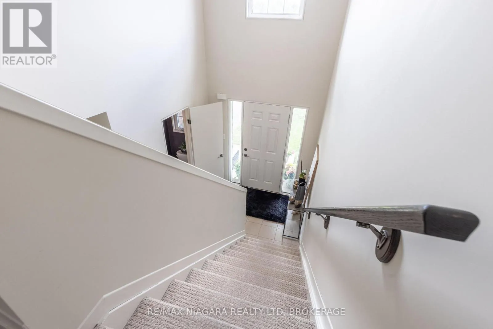 8625 UPPER CANADA DRIVE