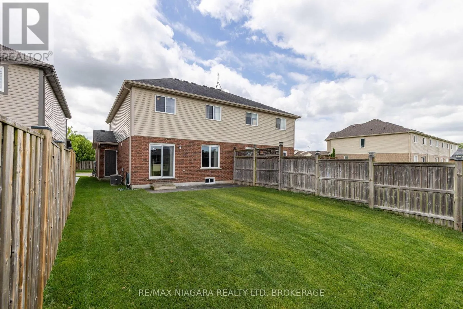 8625 UPPER CANADA DRIVE