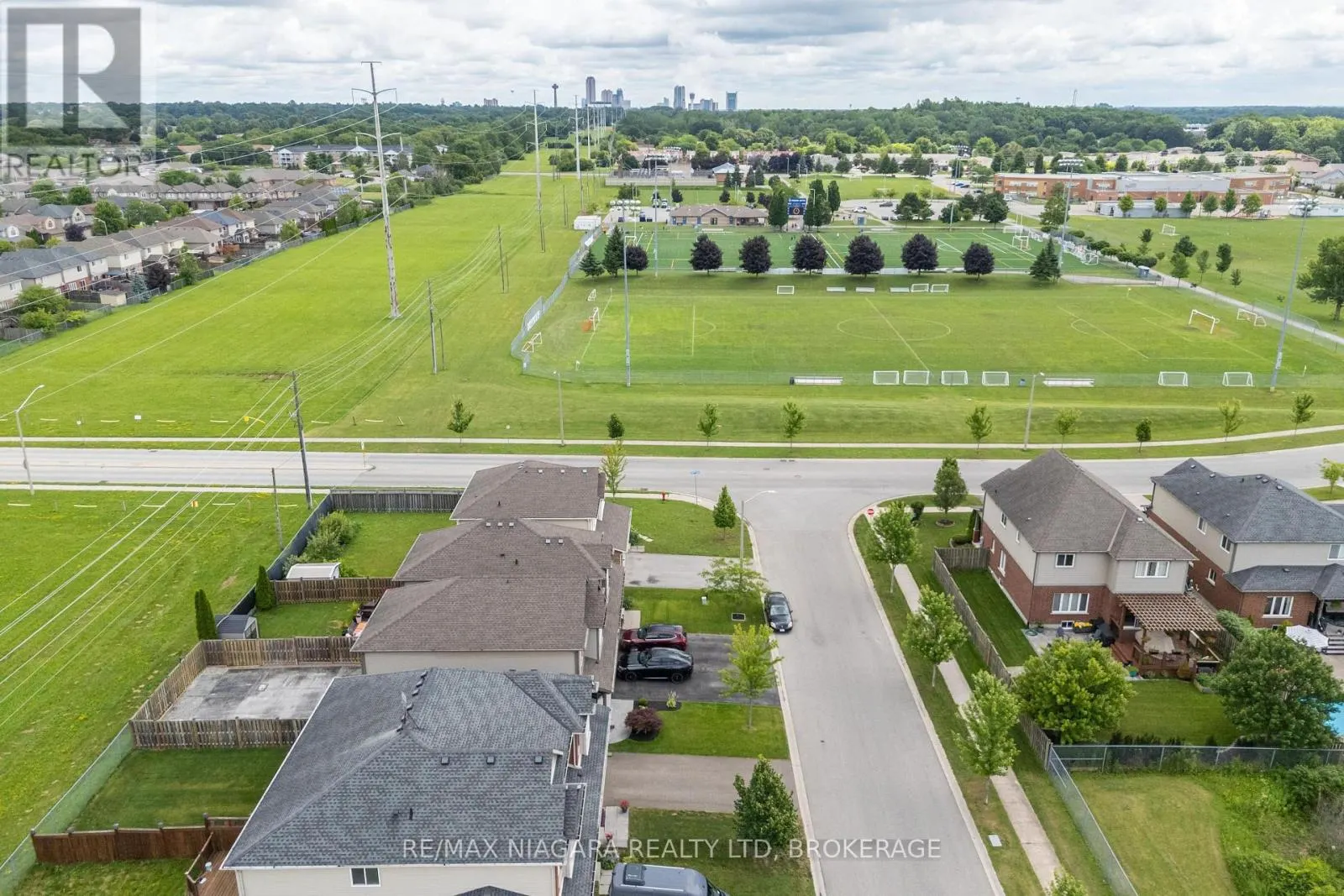 8625 UPPER CANADA DRIVE