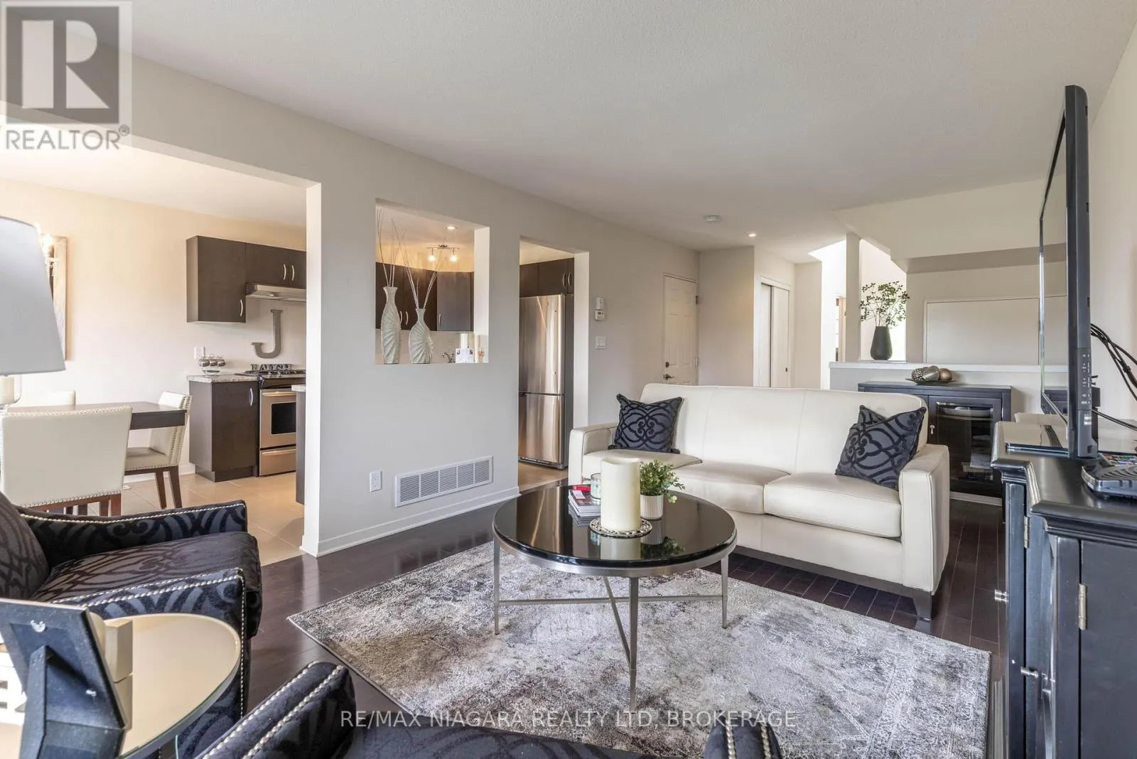 8625 UPPER CANADA DRIVE