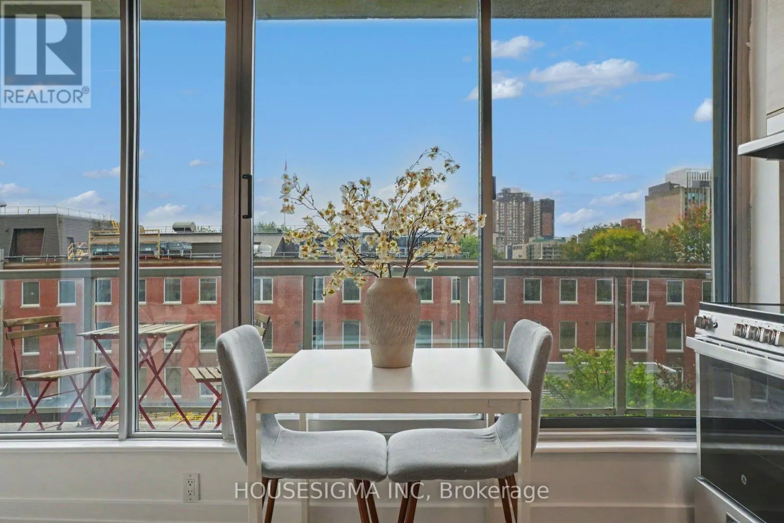 505 - 383 CUMBERLAND STREET