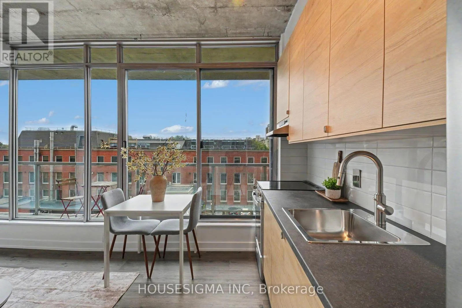 505 - 383 CUMBERLAND STREET