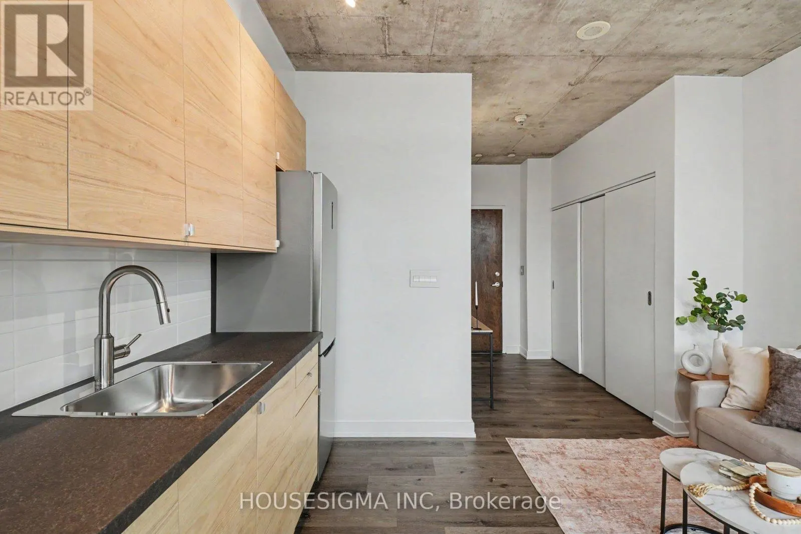 505 - 383 CUMBERLAND STREET