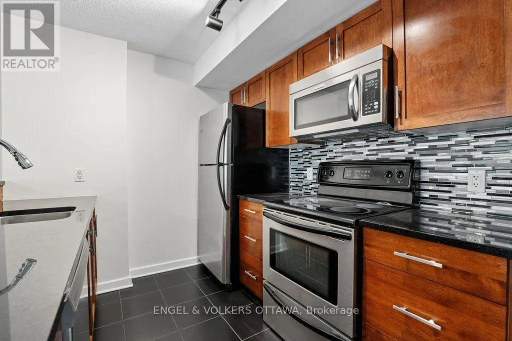 408 - 138 SOMERSET STREET W