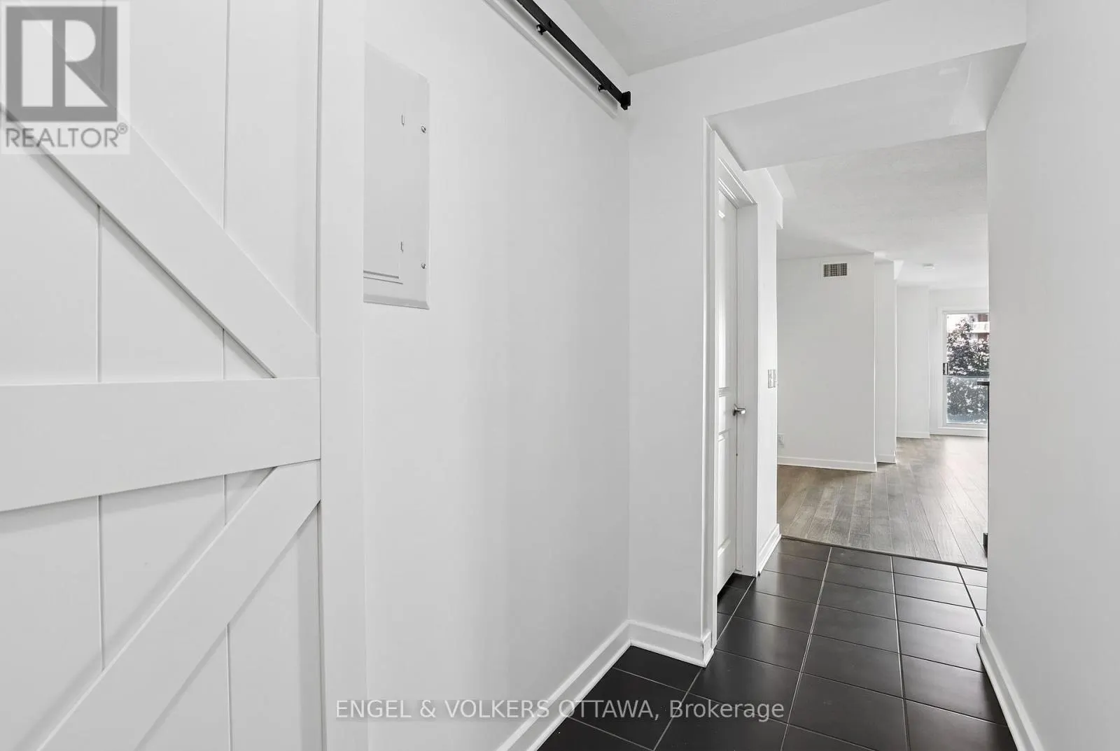 408 - 138 SOMERSET STREET W