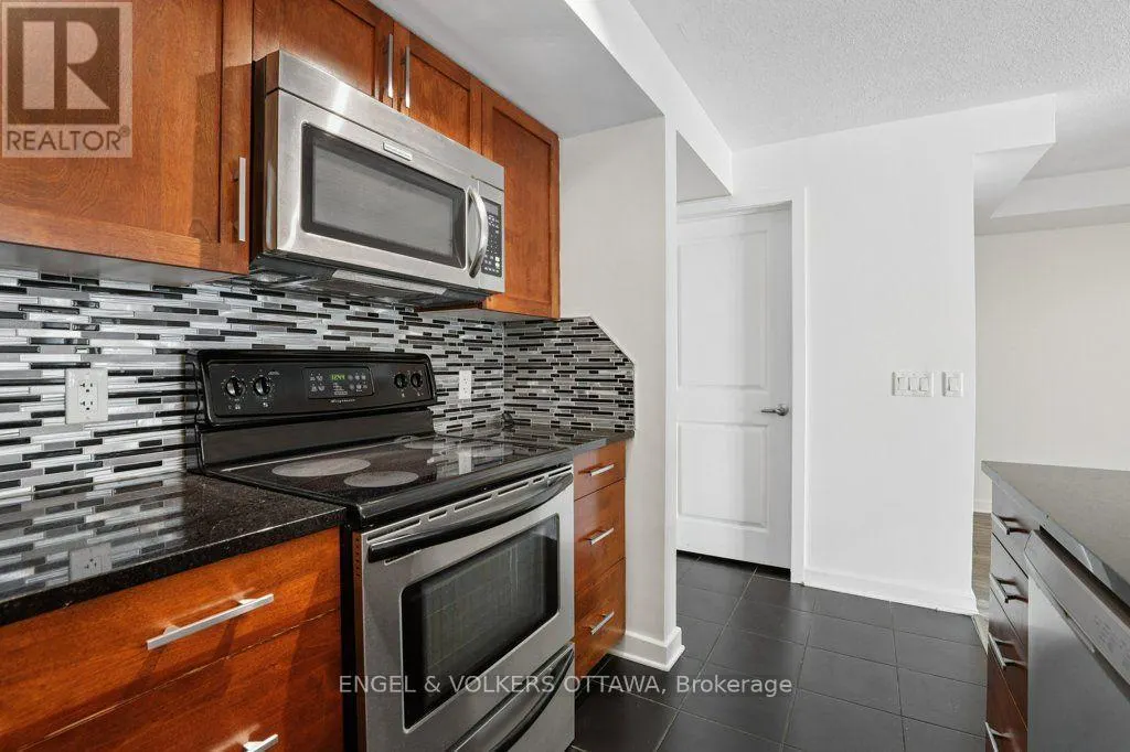 408 - 138 SOMERSET STREET W