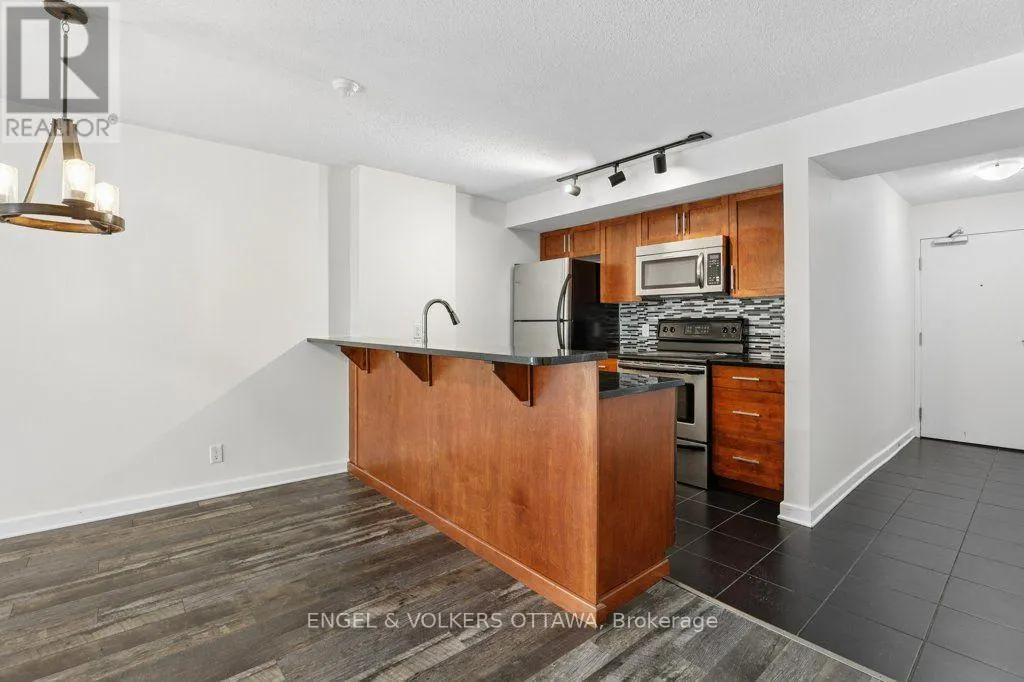 408 - 138 SOMERSET STREET W