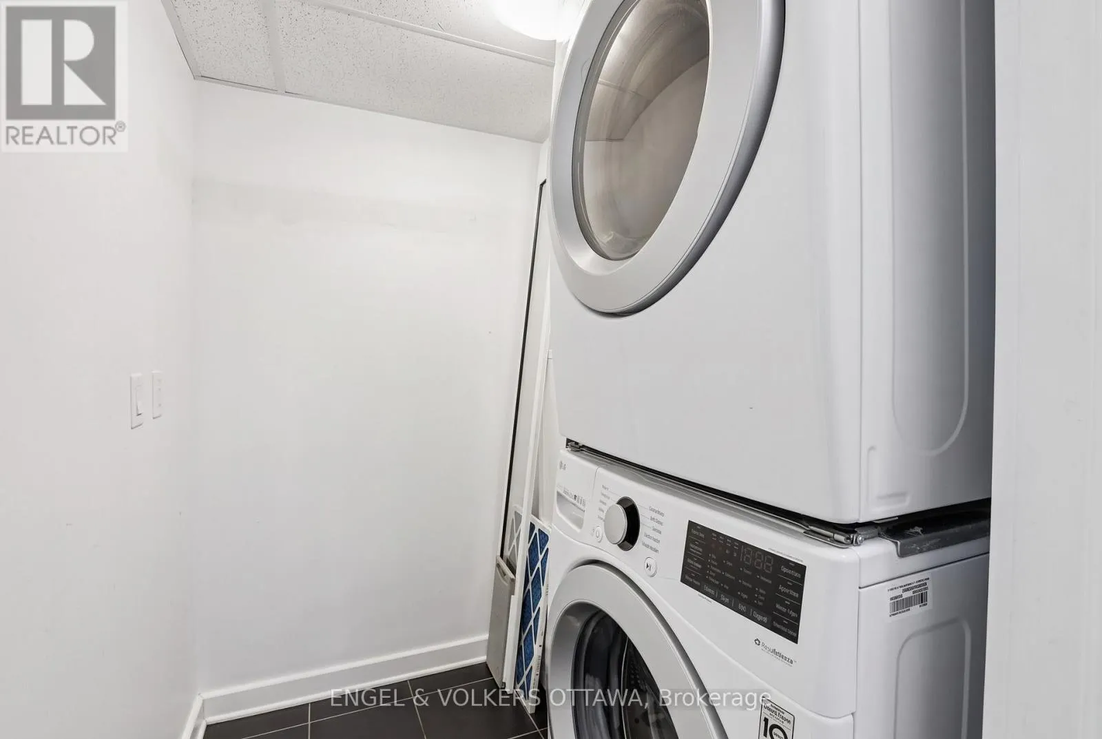 408 - 138 SOMERSET STREET W