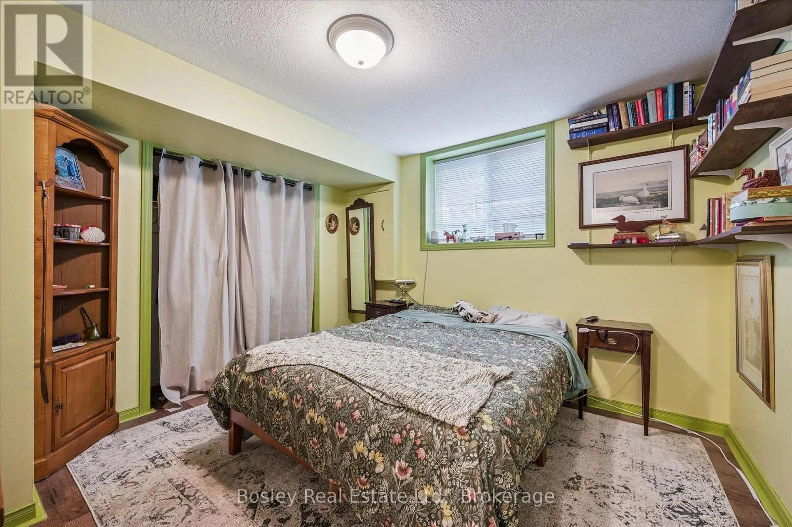 4 HAYWARD CRESCENT