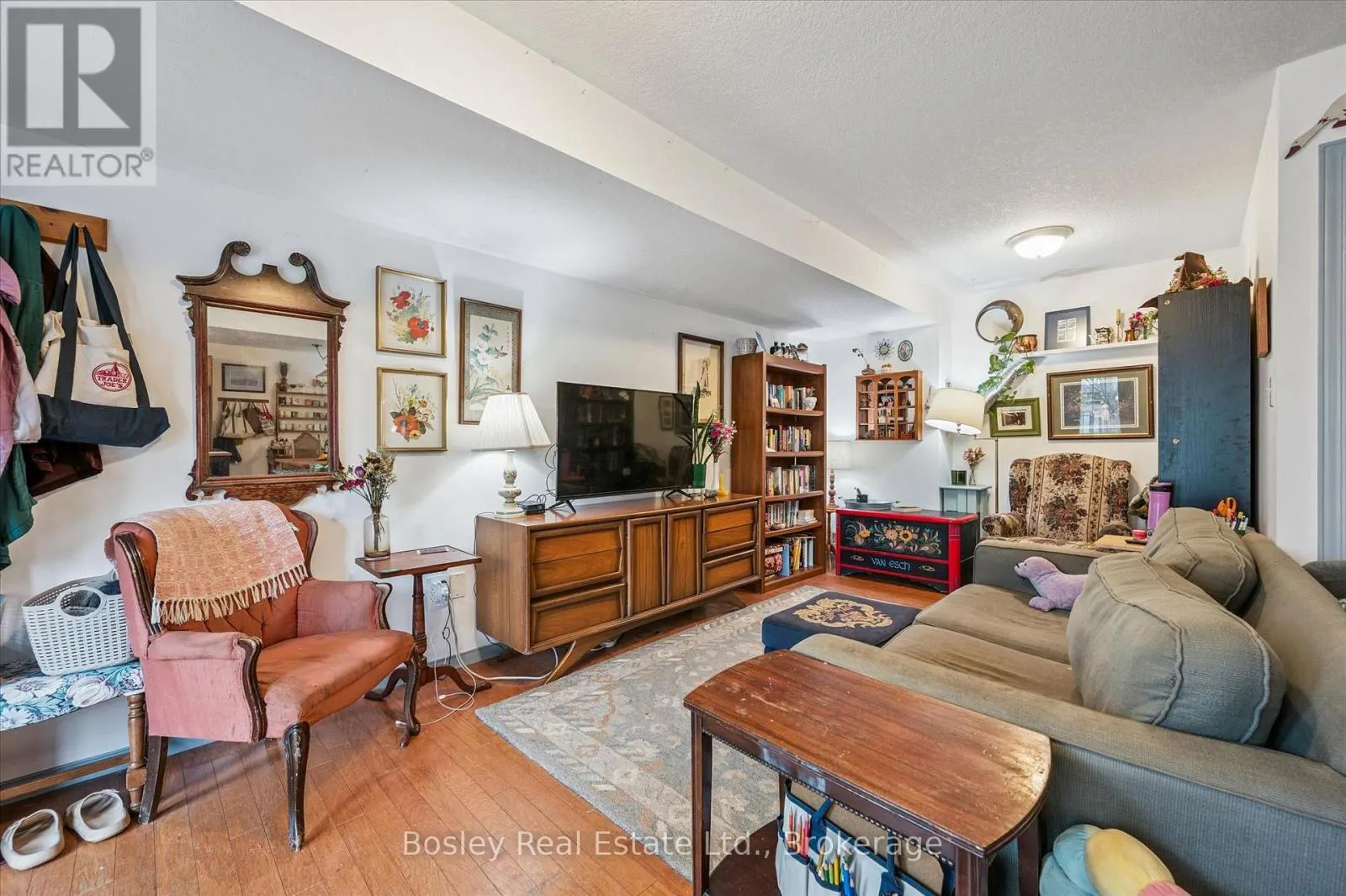 4 HAYWARD CRESCENT
