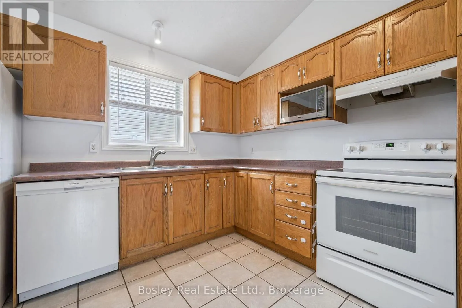 4 HAYWARD CRESCENT