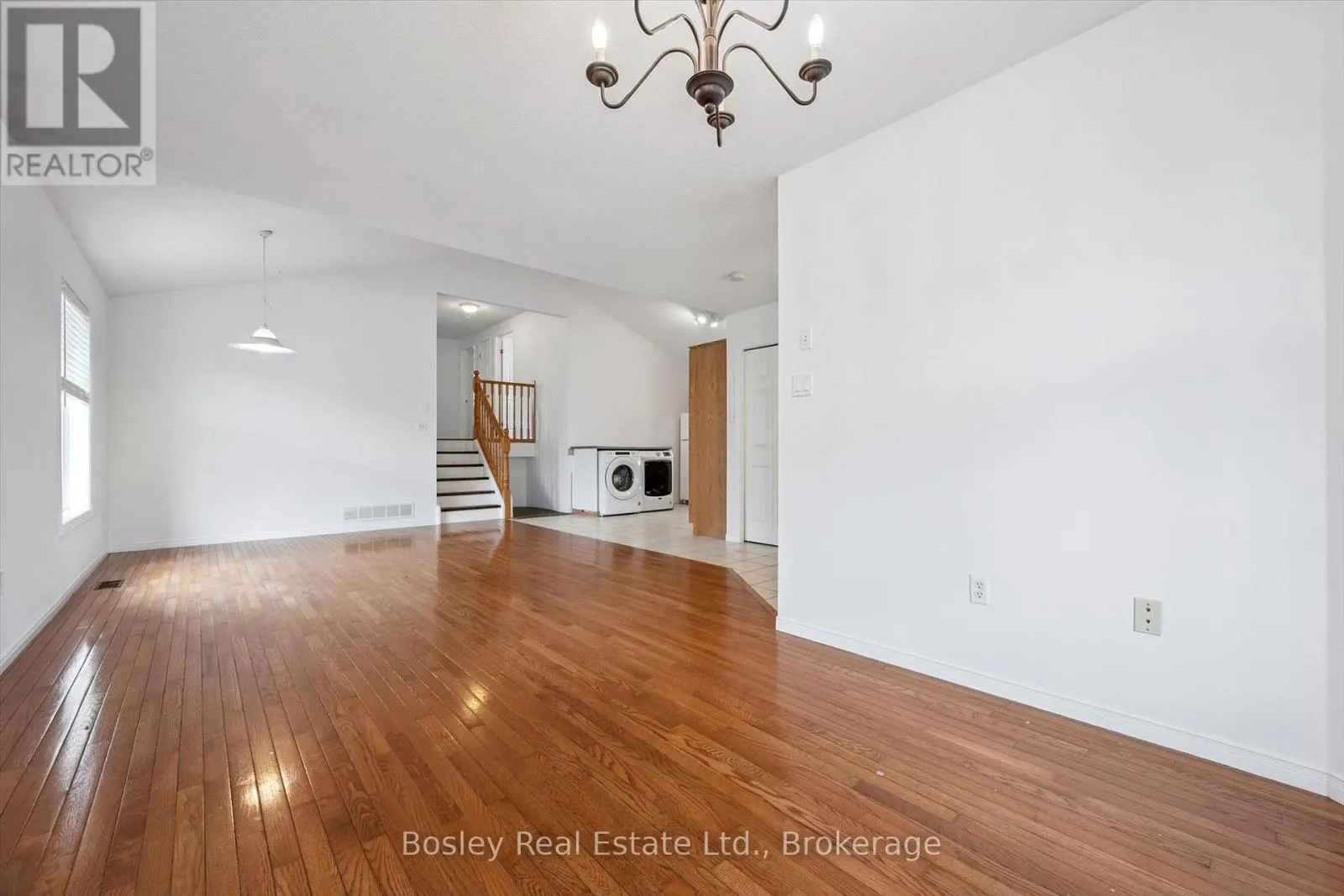 4 HAYWARD CRESCENT