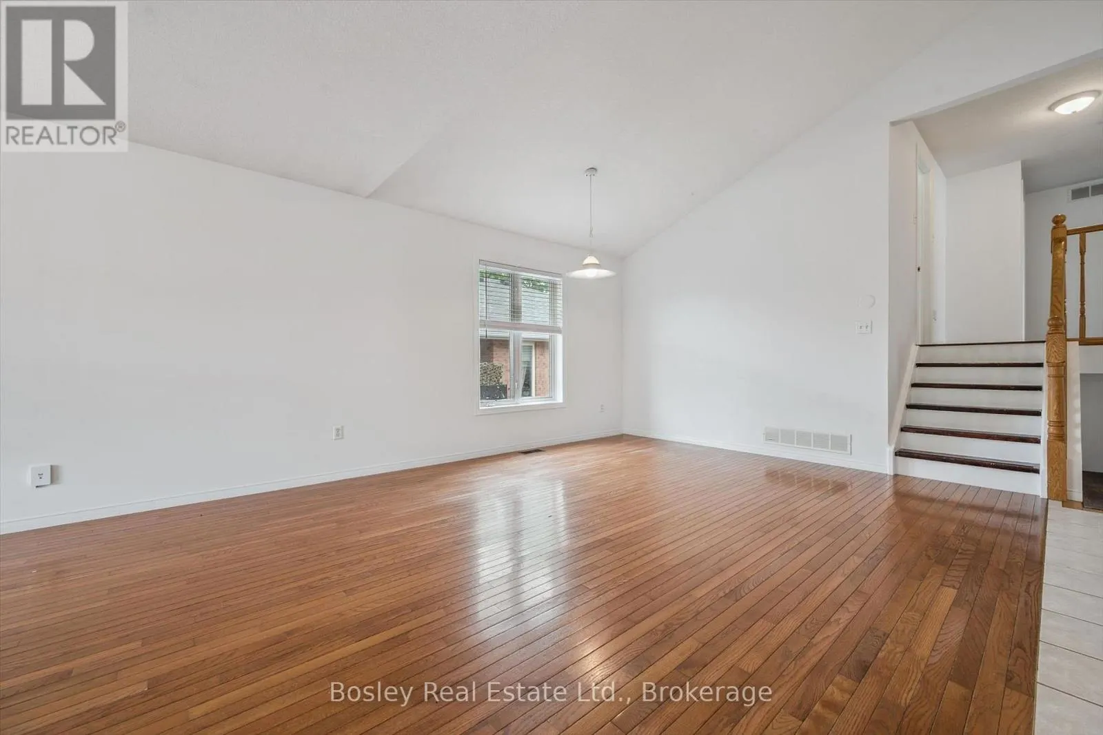4 HAYWARD CRESCENT