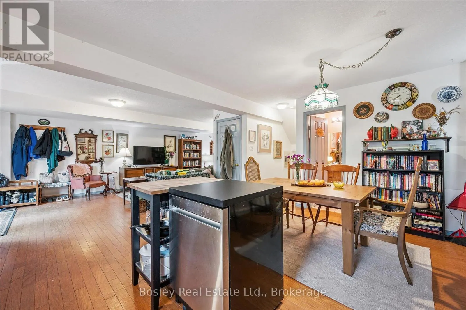 4 HAYWARD CRESCENT