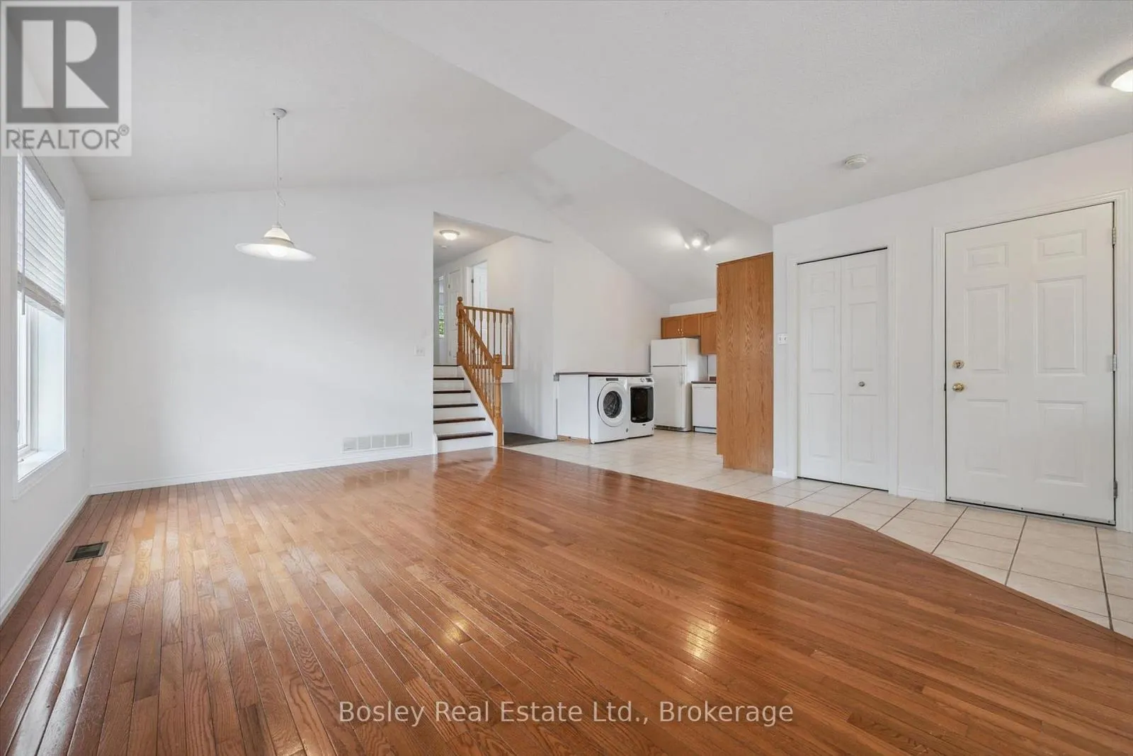 4 HAYWARD CRESCENT