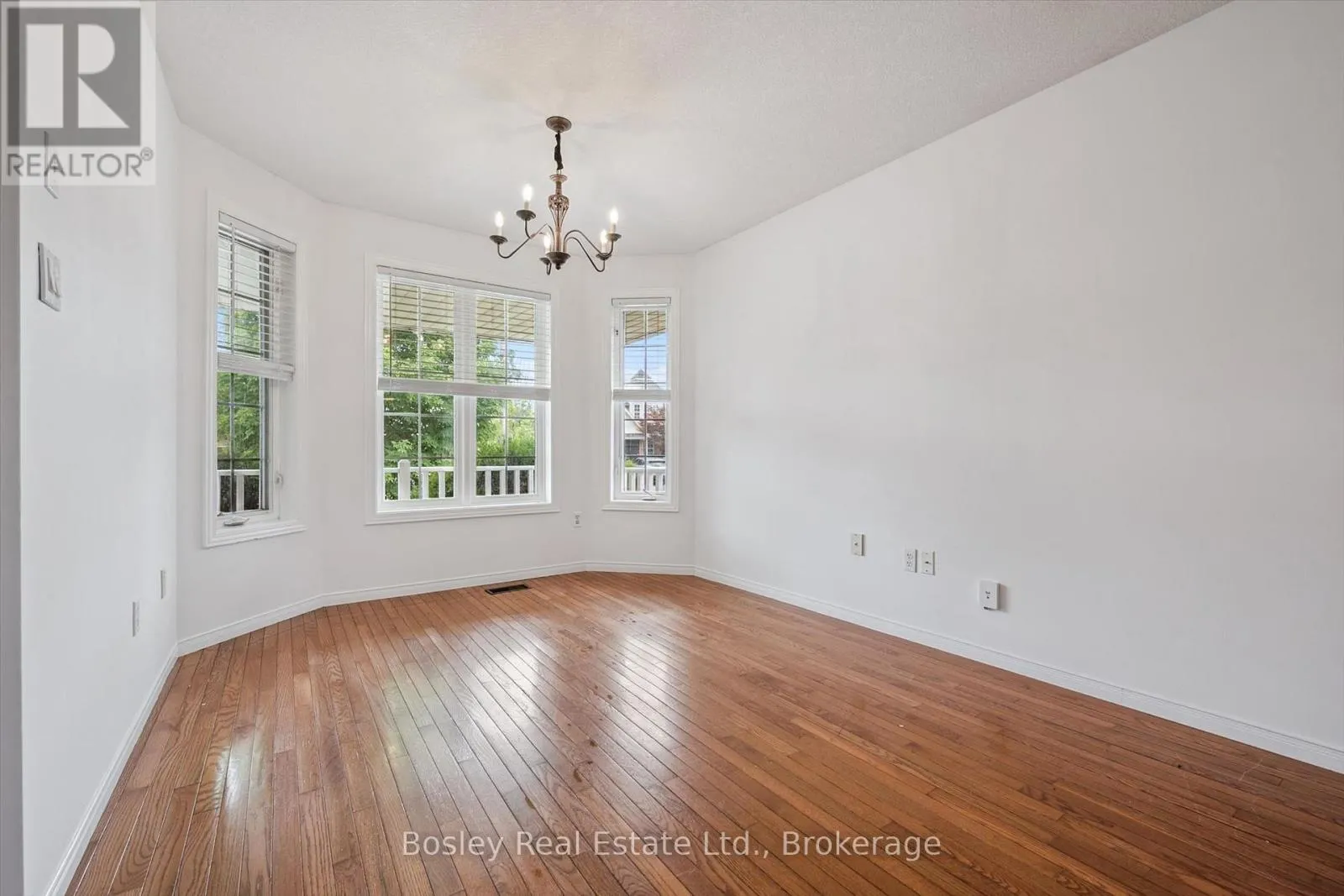 4 HAYWARD CRESCENT