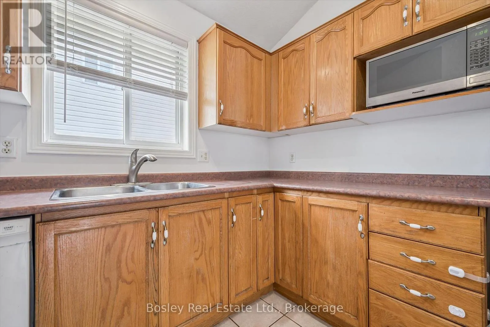 4 HAYWARD CRESCENT