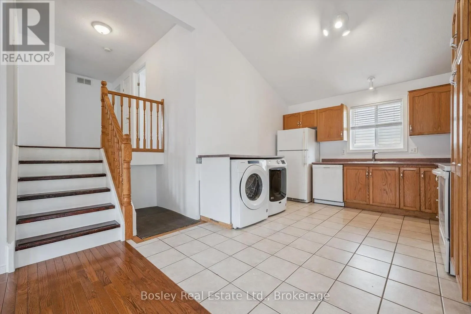 4 HAYWARD CRESCENT
