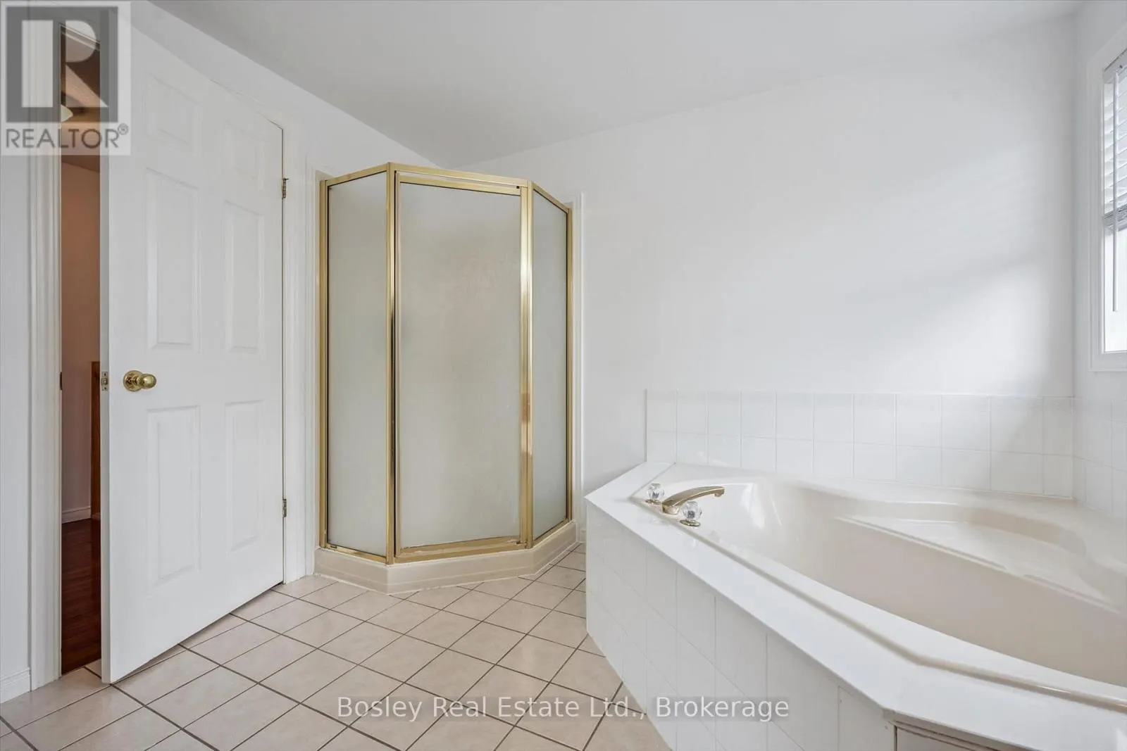 4 HAYWARD CRESCENT