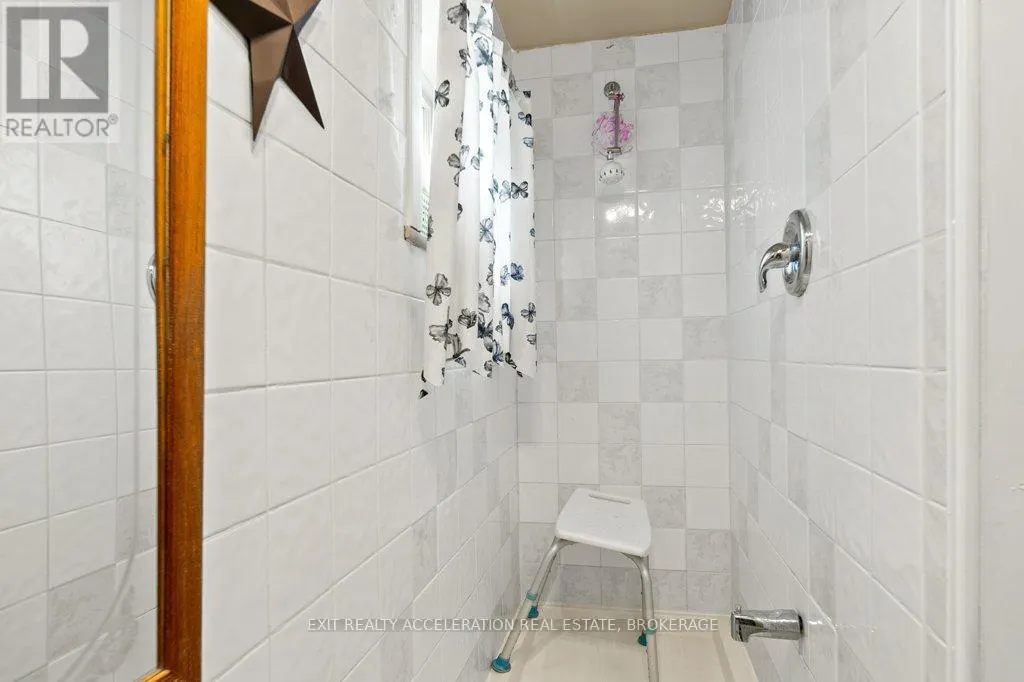 1125 COUNTY RD 1 E