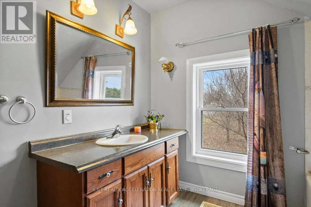 1125 COUNTY RD 1 E