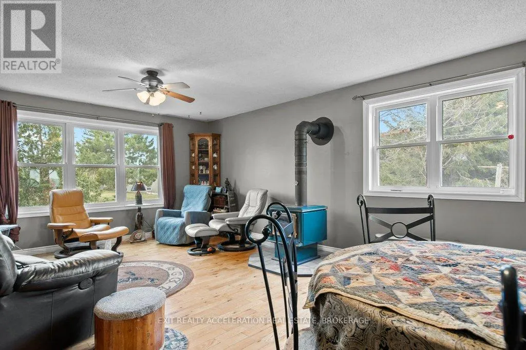 1125 COUNTY RD 1 E