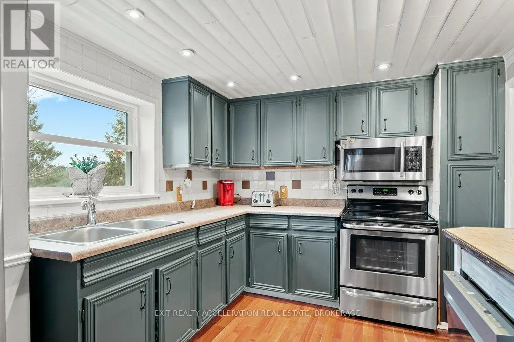 1125 COUNTY RD 1 E