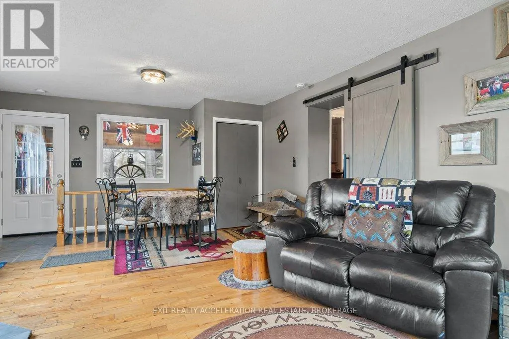 1125 COUNTY RD 1 E