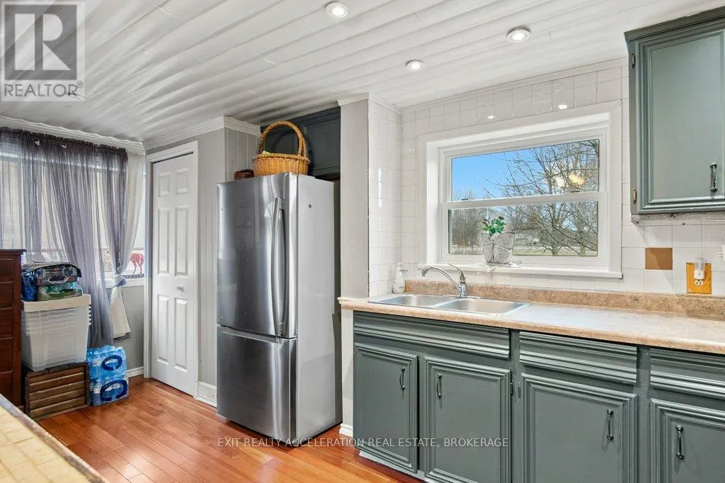 1125 COUNTY RD 1 E