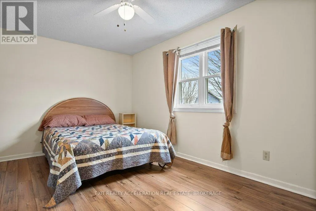 1125 COUNTY RD 1 E