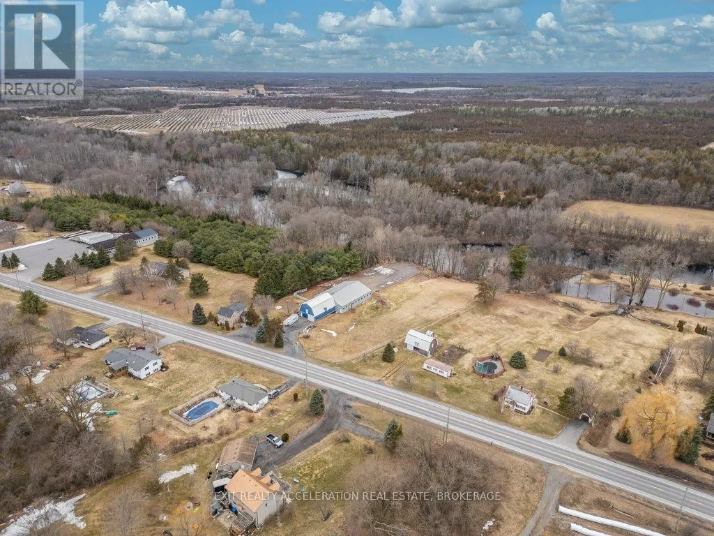 1125 COUNTY RD 1 E