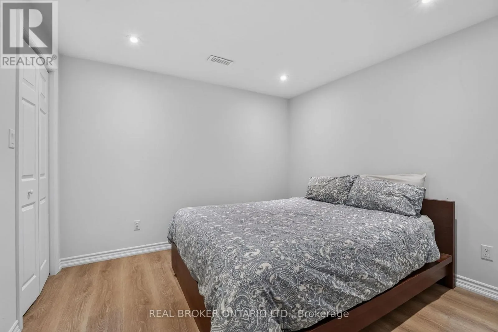 4890 ALLAN COURT