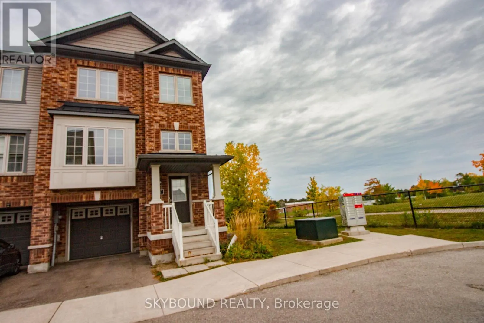 8 - 395 LINDEN DRIVE