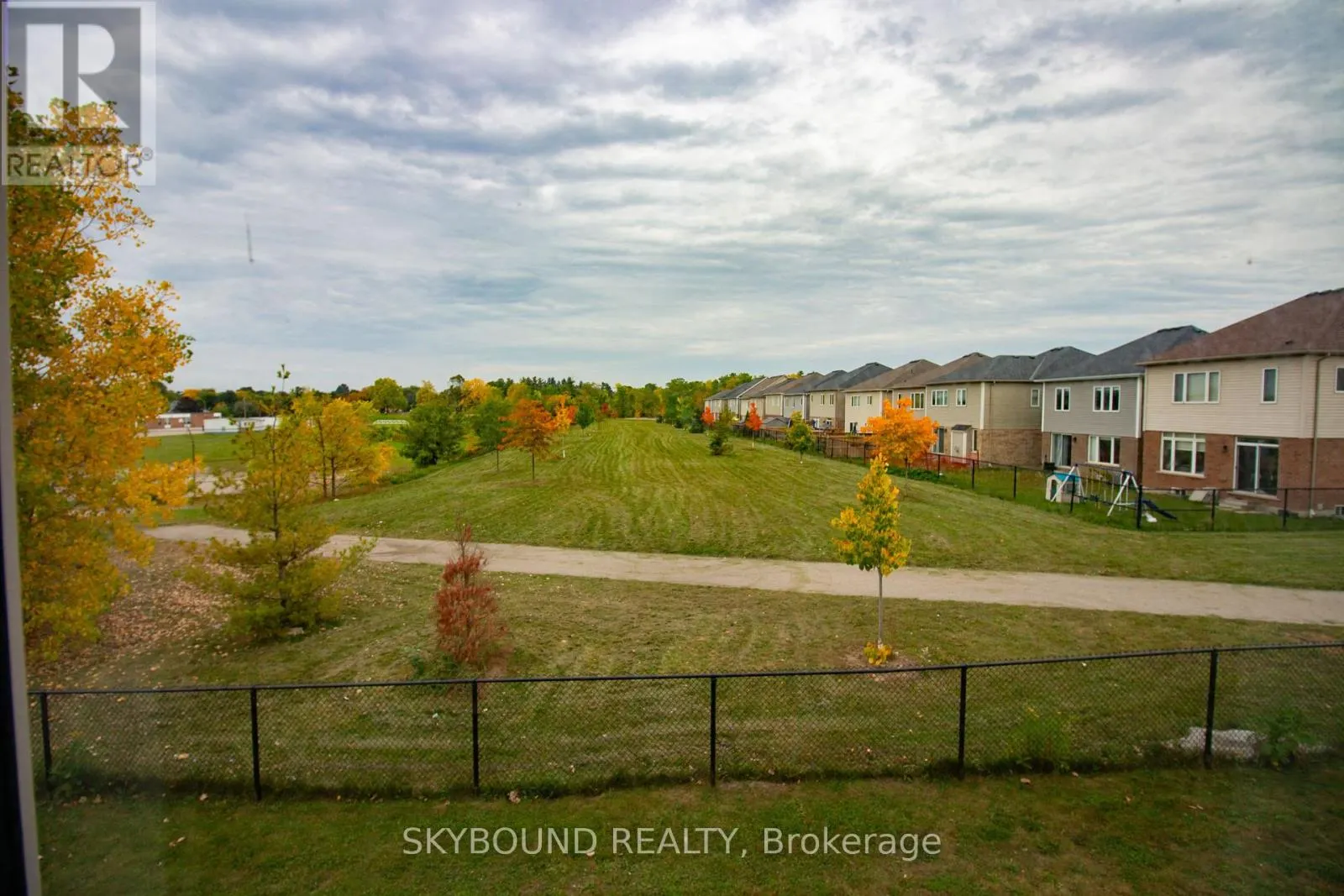 8 - 395 LINDEN DRIVE