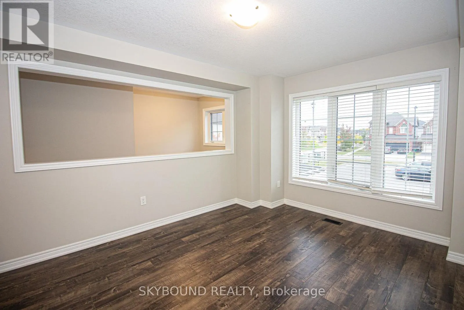 8 - 395 LINDEN DRIVE