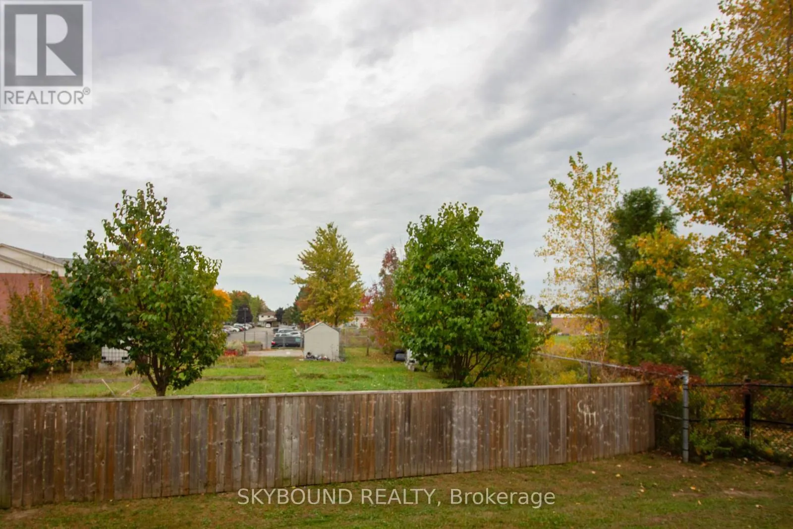 8 - 395 LINDEN DRIVE