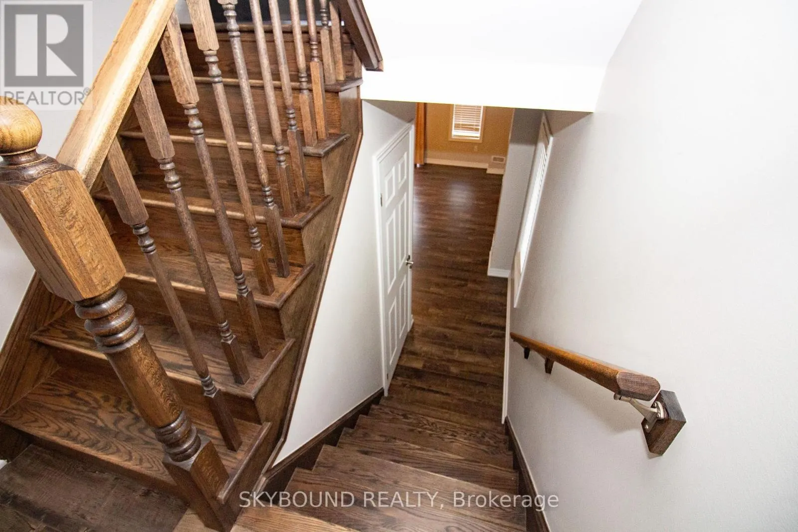 8 - 395 LINDEN DRIVE