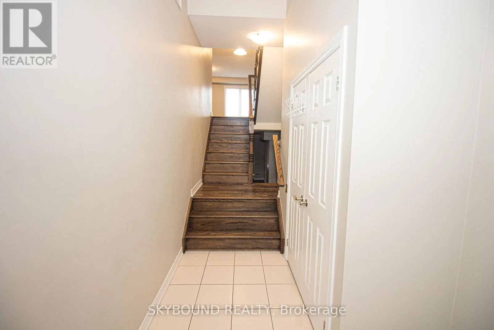 8 - 395 LINDEN DRIVE