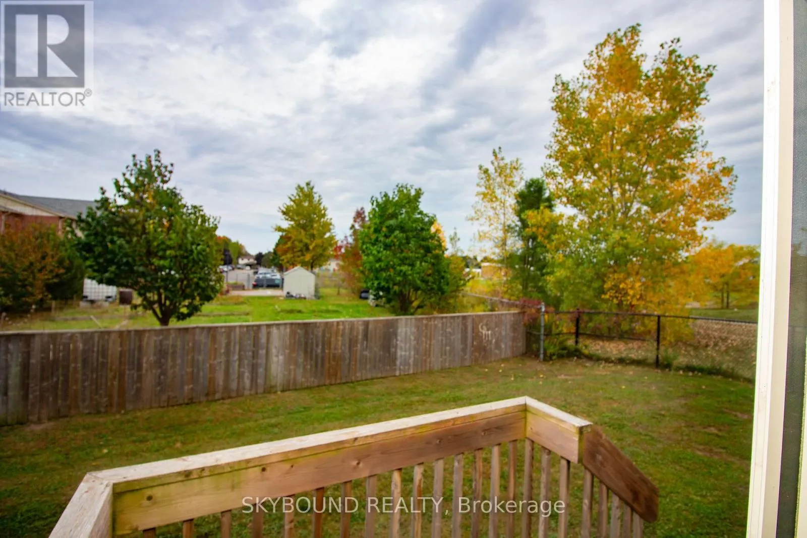 8 - 395 LINDEN DRIVE