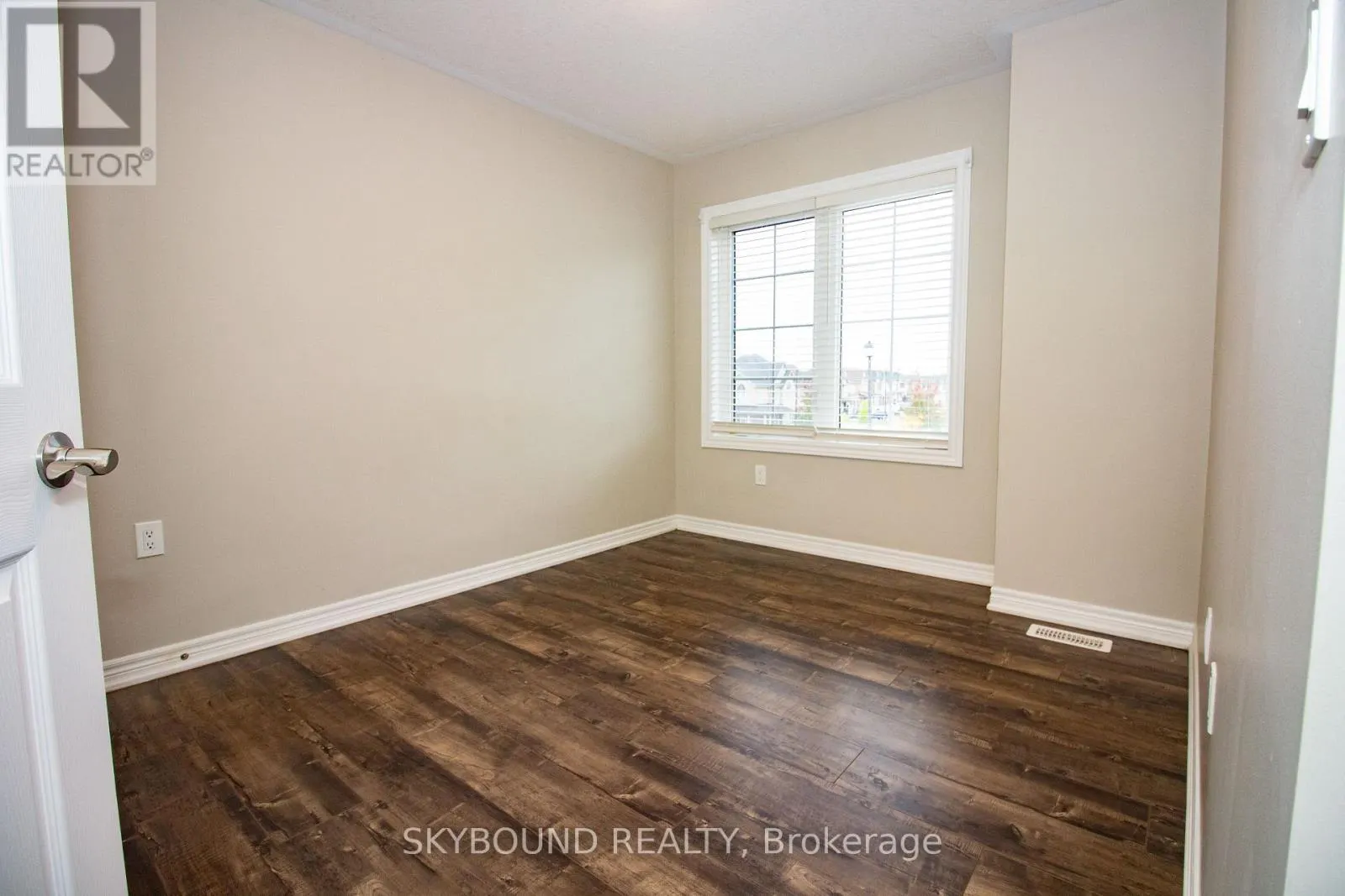 8 - 395 LINDEN DRIVE